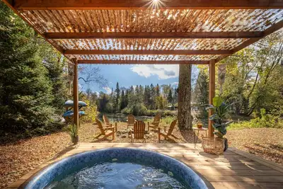 Image de Hills Haven Luxury Cottage - Minden Hills Escape for the Nature Enthusiast
