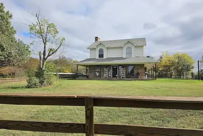 2 Acre Cozy Garden House in Celina with beautiful view of nature.