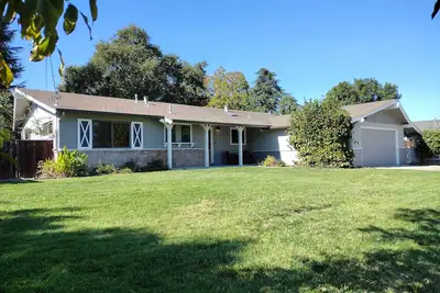 Image de Conveniently Located Walnut Creek House 3 Br, 2 Ba w\/ Large Private Backyard