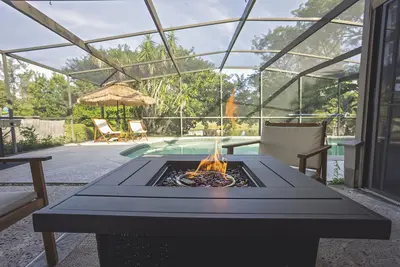 Image de Cozy Lakefront Home w/ Pool -7 mins from Legoland