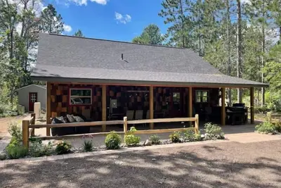 Image de Yellow Acre: a newly built cabin on Yellow River\n