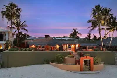 Image de Villa Hacienda del Mar\n\nOn the Beach, Infinity Pool & Spa, Priv Pickleball Court