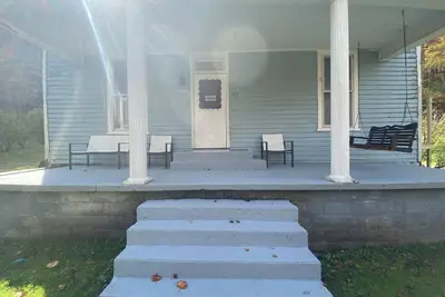 Image de Warm. Cozy. Simple! Northfork Wv! Atv\/SxS Friendly! Very spacious! Sleeps 12+