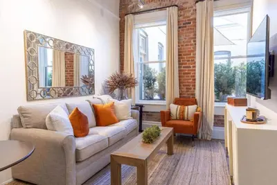 Image de Chic Hideaway at the Brent Lofts