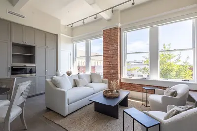 Image de Palafox Oasis at The Brent Lofts