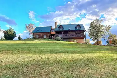 Image de Luxurious cabin, mountain views near the  Smokies! \nPet and family friendly!