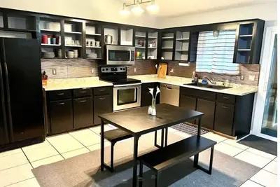 Image de 8 min from Wec! Adorable 2br home with pool