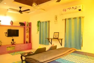Image de Cherry Croft-Vibrant King Sized Penthouse