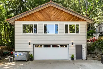 Image de The Lake Hut - a perfect place to relax and play on shore of Lake Whatcom