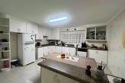 Image de Casa com Ampla Cozinha e 3 Quartos Para 6 Pessoas