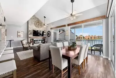 Image de Beautiful Lakefront 3/3. 5 Condo in Walden - Sleeps 10