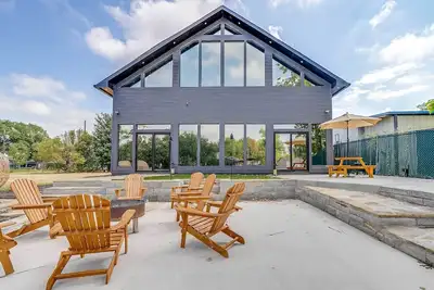 Image de Waterfront Granbury Home w/ Electric Fireplace!