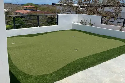 Image de Oceanview, Minigolf, Pool, 2br & Office. 5 min to Coco Beach