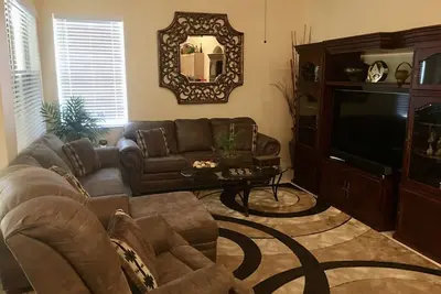 Image de Beautiful, Meticulously maintained home with an Office located on East Coast