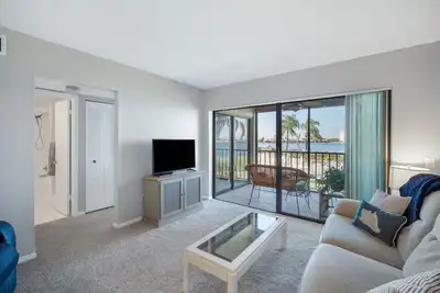 Image de 10% Off 30 Day Stay - St Pete Beach, Isla Del Sol, Bay Front