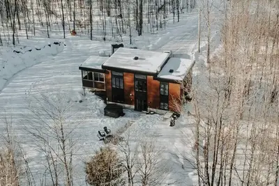 Image de Chalet Röcka avec spa et accès au lac!