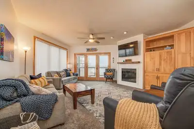 Image de Okoboji Sweet Retreat at Bridges Bay Resort - 6 bed, 2 bath, & lake view condo