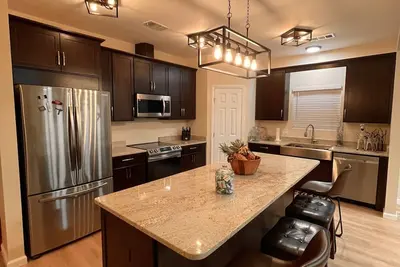 Image de New Home! Near Tanger Outlet, Dwtn Sav, New Enmarket Arena, & Tybee Beach
