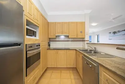 Image de Breakers 2/12, Stunning top floor 3 bedroom apartment
