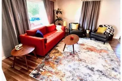 Image de Cool, Trendy house in Dodge City! The Painted Cow