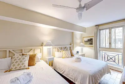 Image de Lovely Baytowne Wharf studio w/ pool, hot tub, tennis, patio, W/D & beach access