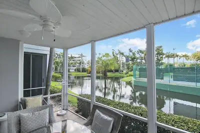 Image de Lakefront condo on Siesta Key with beach access, 2 pools, tennis and pickleball courts - Gbb 1230