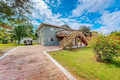 Image de Dog-friendly home on a canal with boat launch, yard games, decks, & W/D