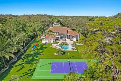 Image de Luxurious 7-Bedroom Villa with Pool & Games