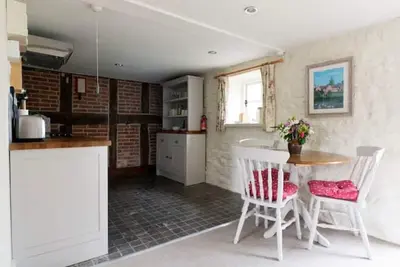 Image de Pretty cottage in idyllic lakeside Wyeside setting\n