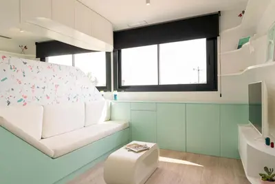 Image de Appartement design pour 2 personnes avec piscine commune et salle de sport.