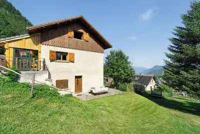 Chalet 'Vernay' avec vue sur montagne, terrasse privée et climatisation