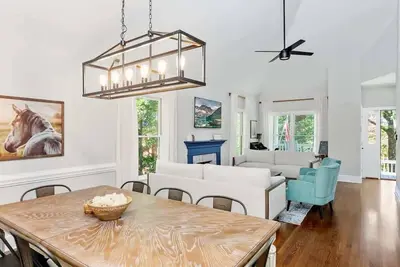 Image de Fantastic Home * 6 Bedrooms * Awesome Location