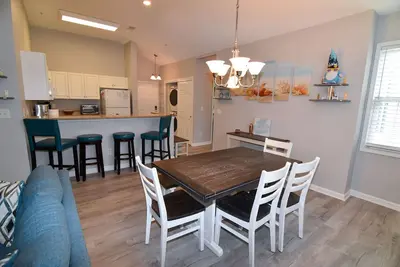 Image de Discounts thru Aug. 23. Gated community. 3 bedroom. Walk to the beach.