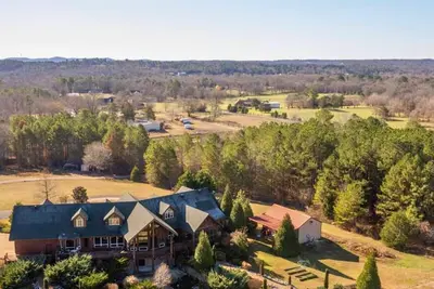Image de Luxury Retreat w\/ Heated Pool - Sleeps 18