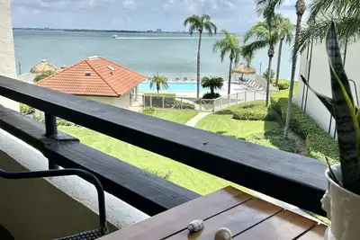 Image de Waterfront Condo in island paradise!