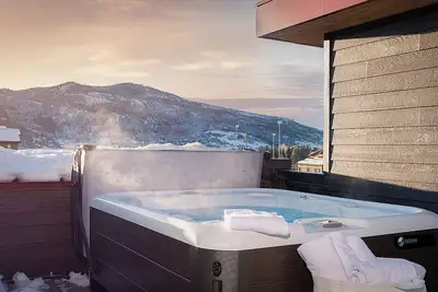 Image de Rooftop Views + Urban Style | District House