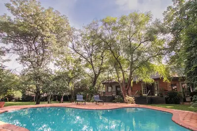 Image de Beautiful home overlooking a park - 2097