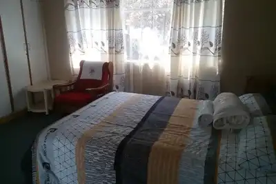 Image de Neat guest suite with office corner - 2101