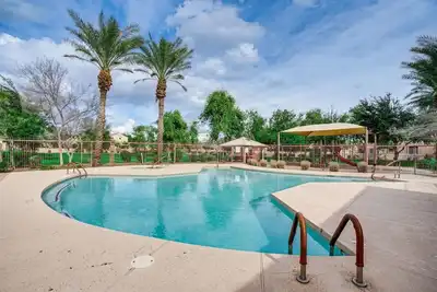 Image de Stunning 5bd/3ba Home located near the State Farm Stadium. The home of Final 4