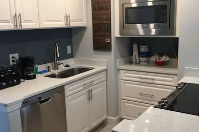 Image de Modern and Chic on Siesta Key, 1st Floor! 2 Bedrooms, Totally Renovated!