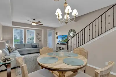 Image de Peaceful getaway townhome on the bay & close to the beach with all the amenities
