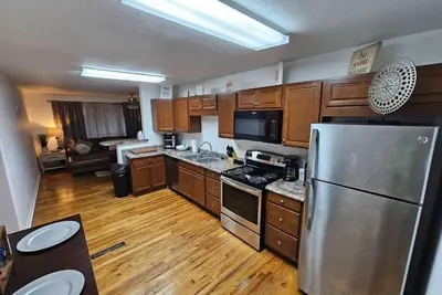 Image de Really close to Fsu, walking distance! 5 br\/2 full bath, 8 min drive to Airport!