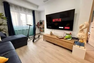 Image de - Lujo: Proyector, Maquina Arcade, Wifi y Patinetes