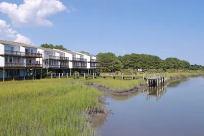 Fiddler on the Creek Unit #4-Waterfront, Crabbing Pier & Views of Lighthouse