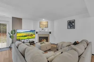 Image de Near Lake Tapawingo Newly furnished 3 Bedroom 2. 5 bath  Pet Friendly Townhome