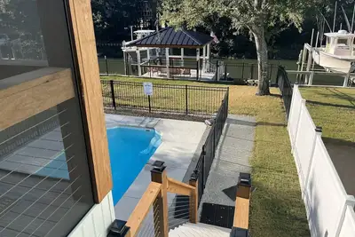 Image de Dog-Friendly Home With a Dock and Private Pool