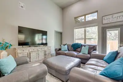 Image de Modern Canyon Lake Vacation Home w/ Furnished Deck