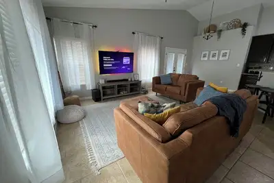 Image de Spacious 4-bedroom house in charming Carlsbad with WiFi and Ac