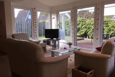 Image de Wohnzimmer, 3 Schlafzimmer, Küche, Bad, Terrasse, Garten, Parkplatz, Nichtraucher-haus