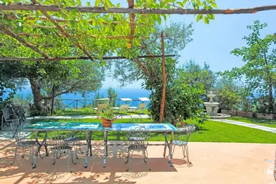 Image de Large sea view villa in Amalfi with garden, Ac and wifi, up to 13 guests